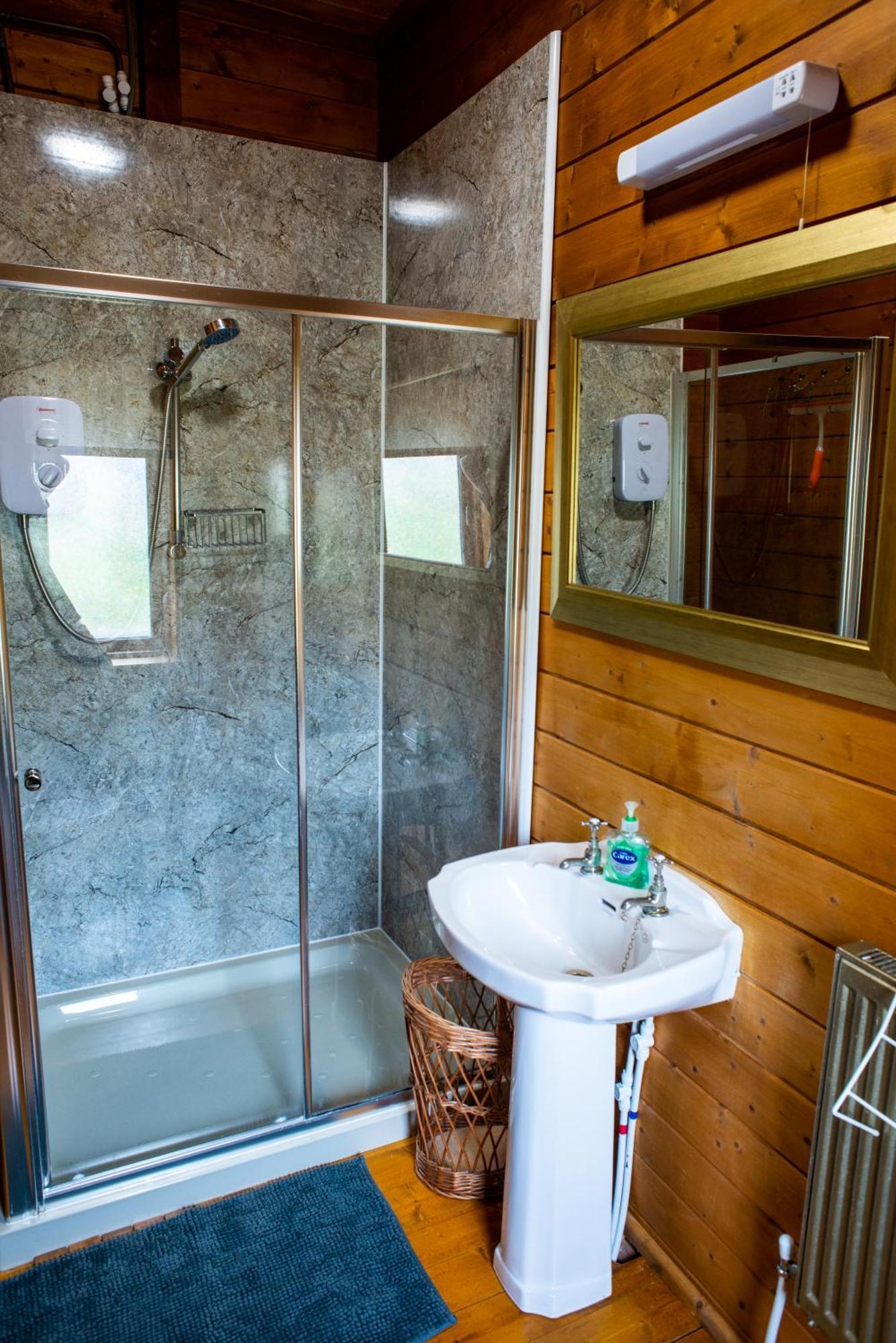 Cherry Cabin - Little Log Cabin In Wales Bettws Cedewain Exteriér fotografie